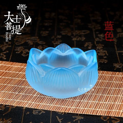 酥油长明灯 七色莲花与仿琉璃梅花粒烛台的佛前供灯之美